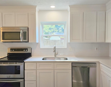 10615 Heatherford Drive - Photo Thumbnail 8
