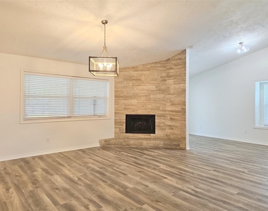 10615 Heatherford Drive - Photo Thumbnail 4