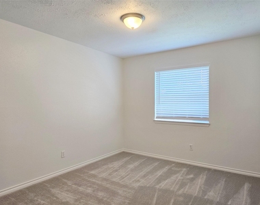 10615 Heatherford Drive - Photo Thumbnail 20