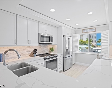 10684 Gulf Shore Drive - Photo Thumbnail 9