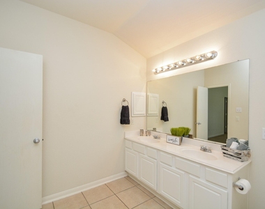 15318 Marlowe Grove Drive - Photo Thumbnail 17