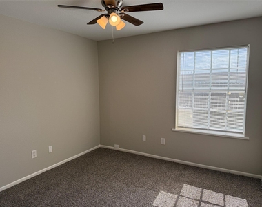 13902 Buckingham Drive - Photo Thumbnail 6