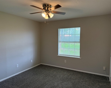 13902 Buckingham Drive - Photo Thumbnail 8