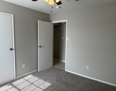 13902 Buckingham Drive - Photo Thumbnail 7