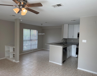 13902 Buckingham Drive - Photo Thumbnail 3