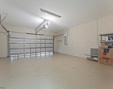 8541 Pepper Tree Way - Photo Thumbnail 32