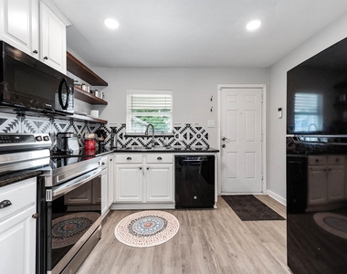 218 Hoffman Street - Photo Thumbnail 6