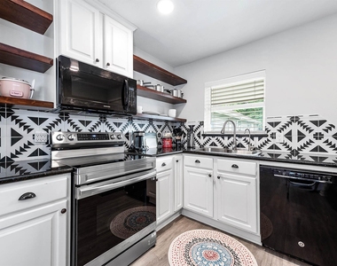 218 Hoffman Street - Photo Thumbnail 7