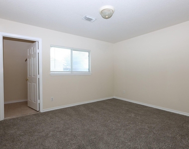 402 Trichelle Street - Photo Thumbnail 8