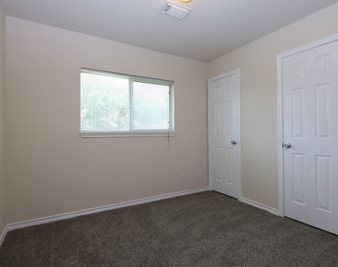 402 Trichelle Street - Photo Thumbnail 6