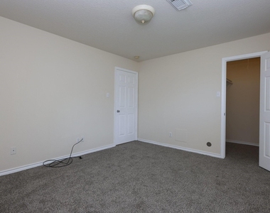 402 Trichelle Street - Photo Thumbnail 12