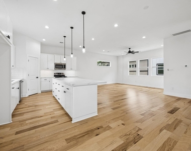 424 Sikes Street - Photo Thumbnail 1