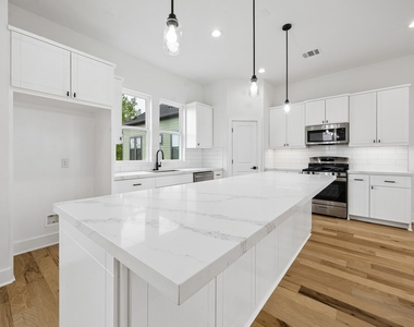 424 Sikes Street - Photo Thumbnail 2