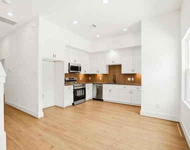7841 Sunnyhill Street - Photo Thumbnail 4