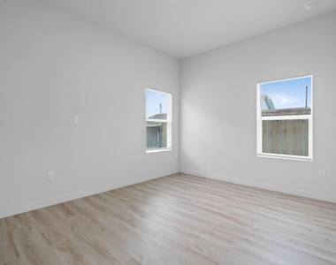 9725 Kerr Street - Photo Thumbnail 23
