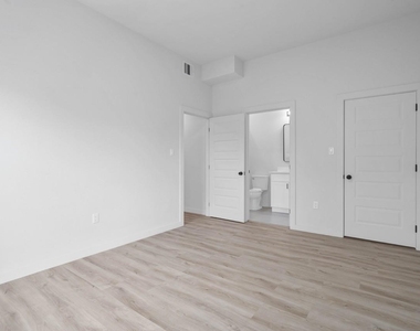9725 Kerr Street - Photo Thumbnail 24