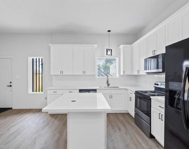 9725 Kerr Street - Photo Thumbnail 10