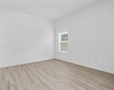9725 Kerr Street - Photo Thumbnail 4