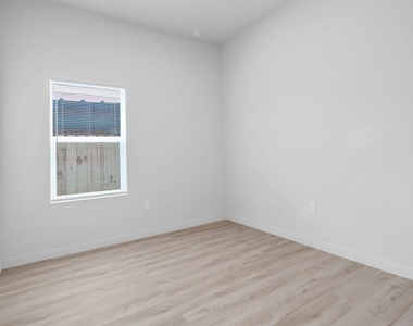 9725 Kerr Street - Photo Thumbnail 28
