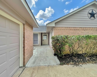 7011 Brockington Drive - Photo Thumbnail 2