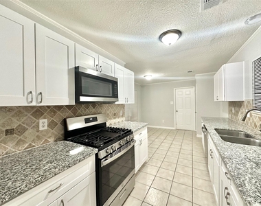 7011 Brockington Drive - Photo Thumbnail 9