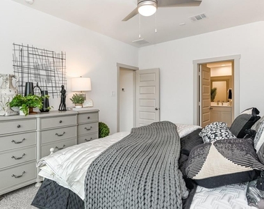 7918 Murciana Drive - Photo Thumbnail 12