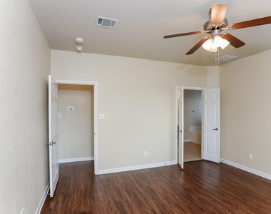 8410 Western Way - Photo Thumbnail 7
