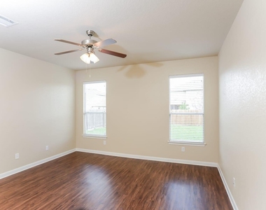 8410 Western Way - Photo Thumbnail 6