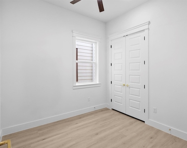 821 821 N Loop Center S - Photo Thumbnail 12