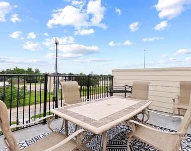821 821 N Loop Center S - Photo Thumbnail 19