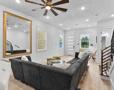821 821 N Loop Center S - Photo Thumbnail 1