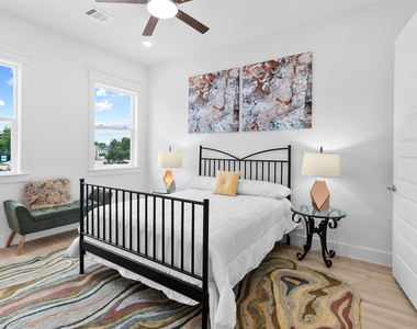 821 821 N Loop Center S - Photo Thumbnail 14