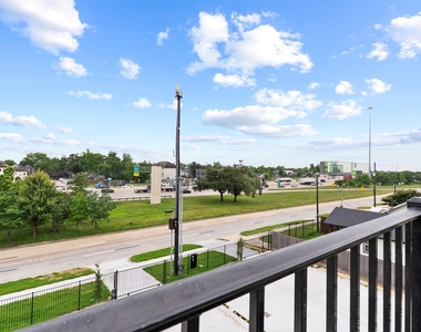 821 821 N Loop Center S - Photo Thumbnail 20