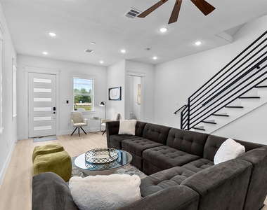821 821 N Loop Center S - Photo Thumbnail 5