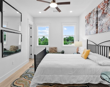821 821 N Loop Center S - Photo Thumbnail 13