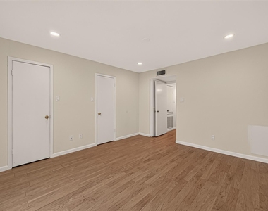 12633 Memorial Drive - Photo Thumbnail 4