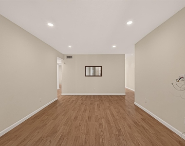 12633 Memorial Drive - Photo Thumbnail 2