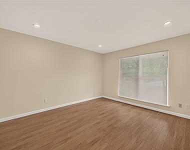 12633 Memorial Drive - Photo Thumbnail 13