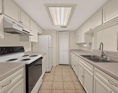 12633 Memorial Drive - Photo Thumbnail 22