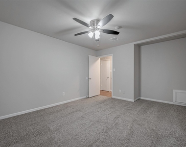 919 Mockingbird Way - Photo Thumbnail 23