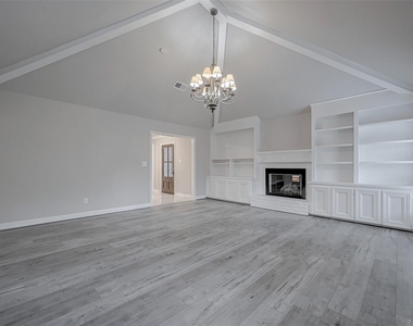 919 Mockingbird Way - Photo Thumbnail 5