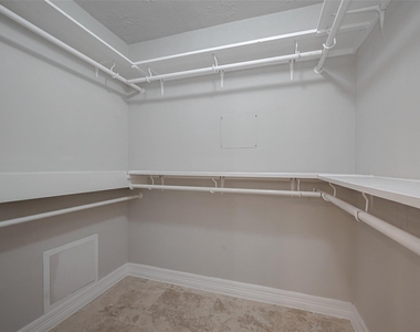 919 Mockingbird Way - Photo Thumbnail 19