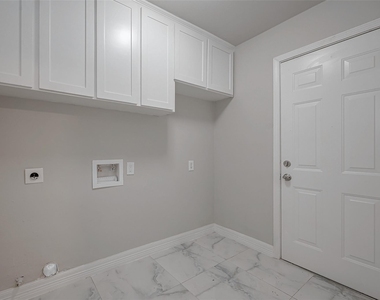 919 Mockingbird Way - Photo Thumbnail 10