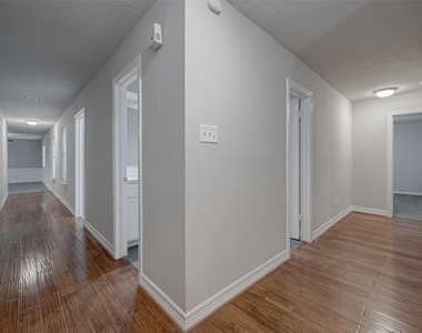 919 Mockingbird Way - Photo Thumbnail 21