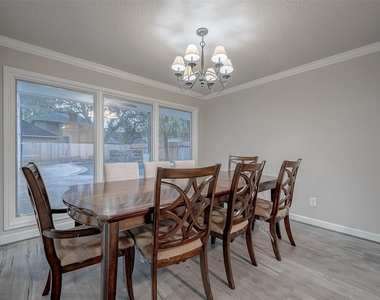 919 Mockingbird Way - Photo Thumbnail 11