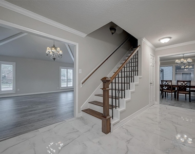 919 Mockingbird Way - Photo Thumbnail 2