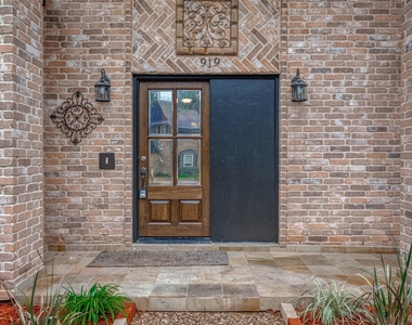 919 Mockingbird Way - Photo Thumbnail 1