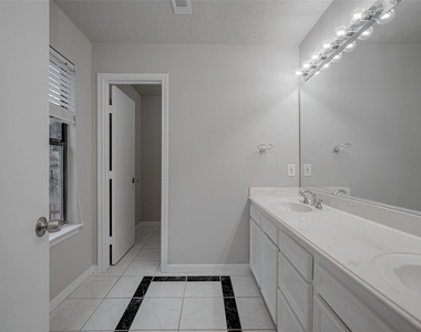 919 Mockingbird Way - Photo Thumbnail 28