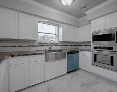 919 Mockingbird Way - Photo Thumbnail 7