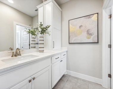 6821 Little Serenity Cove - Photo Thumbnail 31